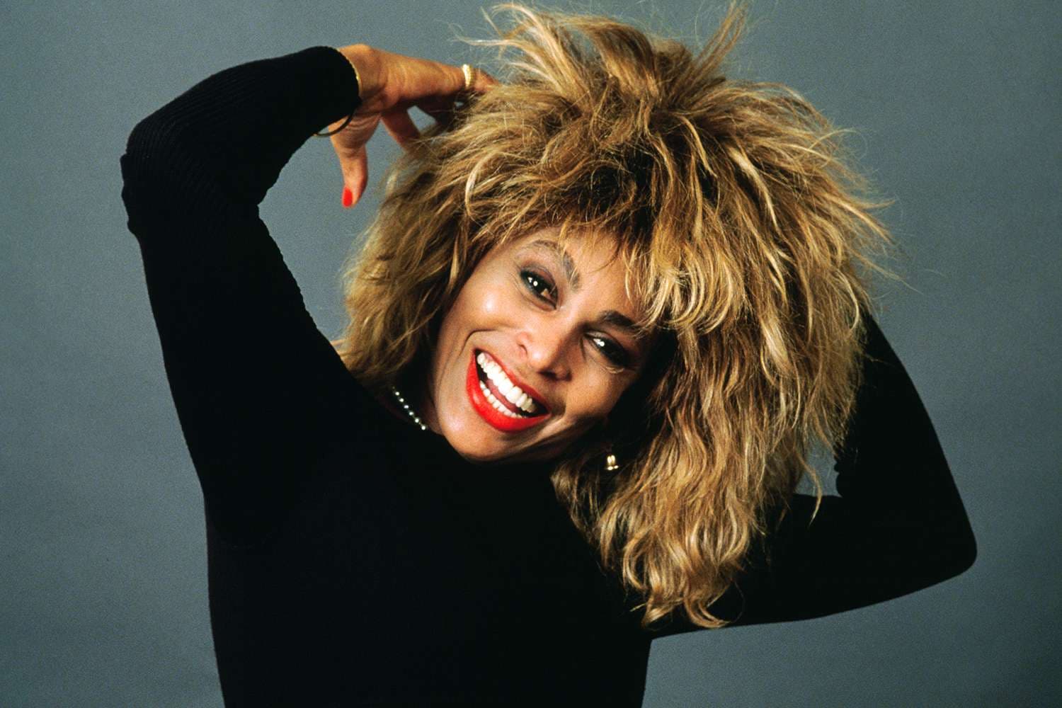 Yjet e famshëm të muzikës dhe jo vetëm, nderojnë "Mbretëreshën e Rock and Roll" Tina Turner