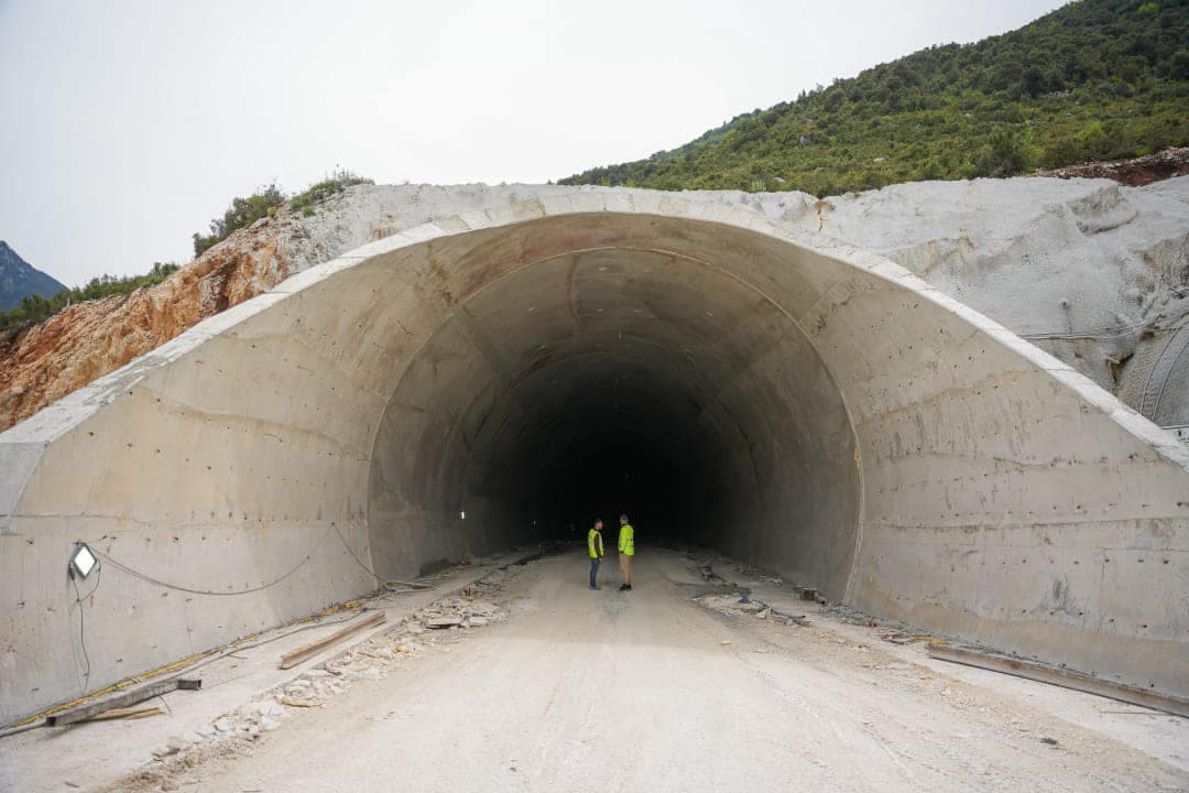 Rama për Tunelin e Llogarasë: Hapen 6 km! Punohet me ritëm të lartë për armatimin e plotë