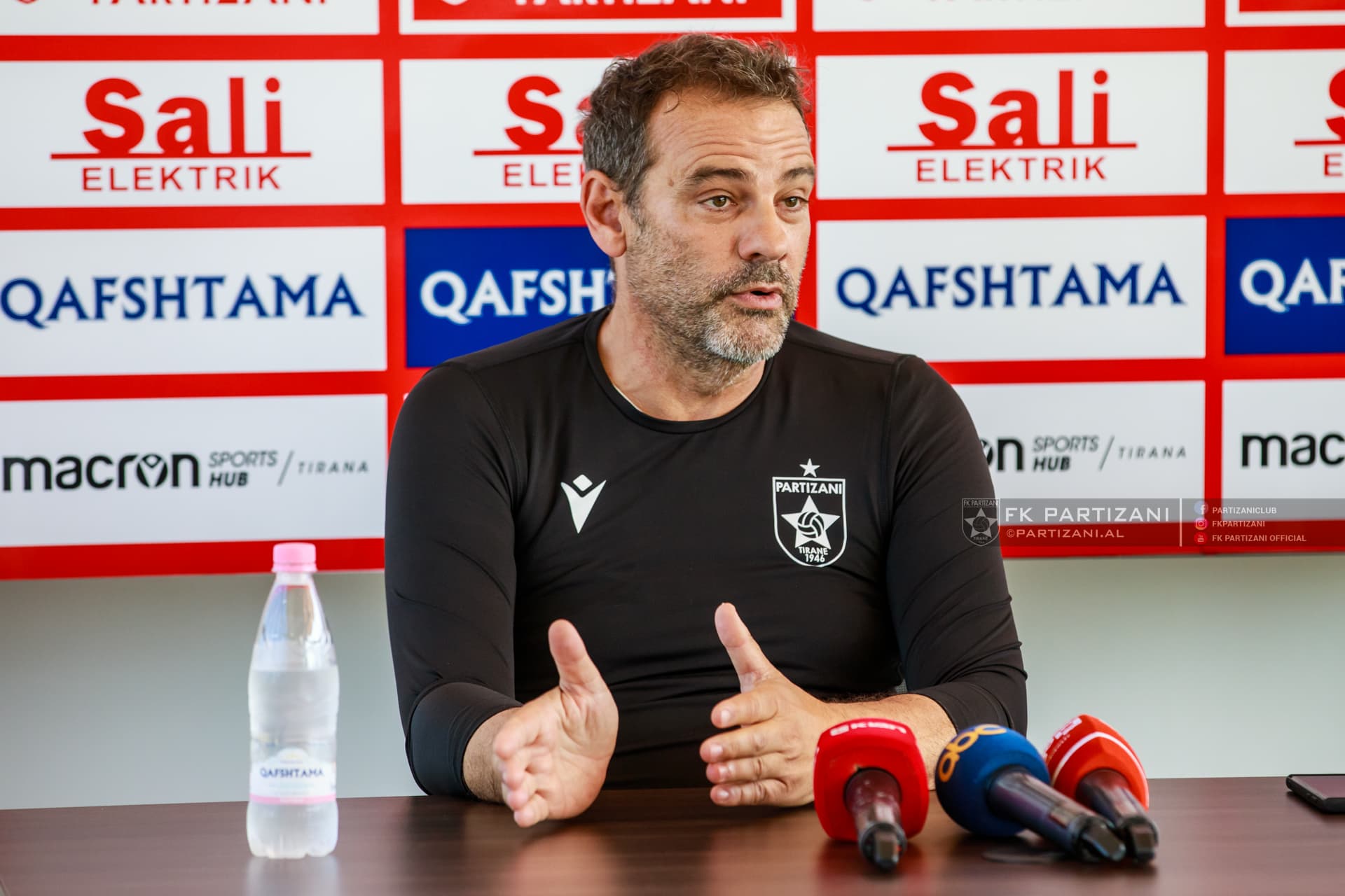 Luhet për trofeun, Kolela: Roma e humbi titullin në ndeshjen e fundit, mos festojmë para kohe