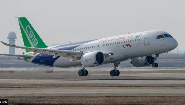 Avioni i pasagjerëve C919 i prodhuar në Kinës bën fluturimin e parë