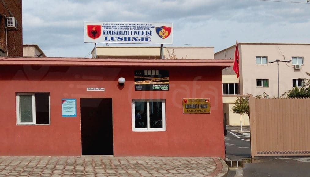 Zhduket 59-vjeçari në Lushnje, bashkëshortja denoncon në polici