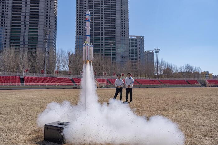 Kina dërgon astronautin e saj të parë civil në hapësirë