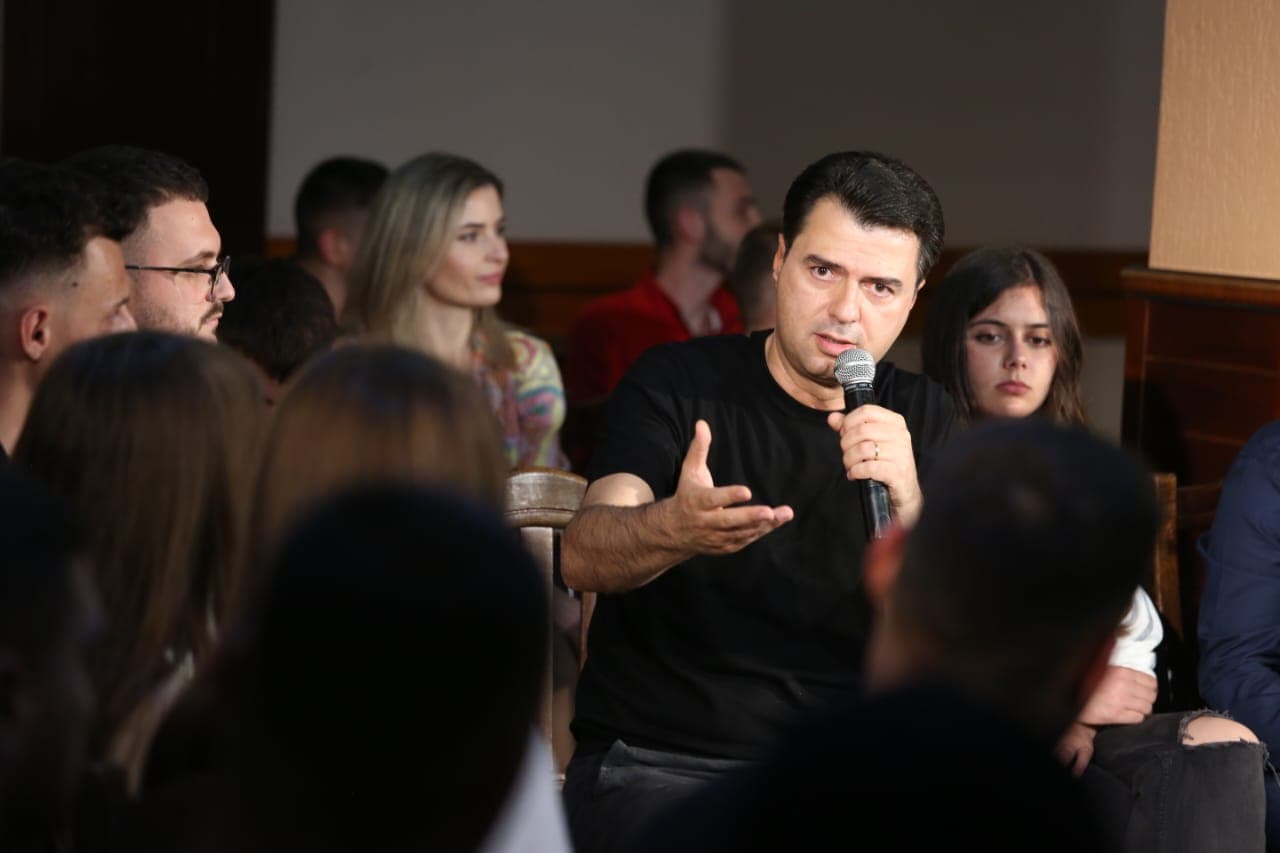 Basha shigjeton Berishën: Ku është revolucioni që do e rrëzonte Ramën për 6 muaj? Të ecim përpara