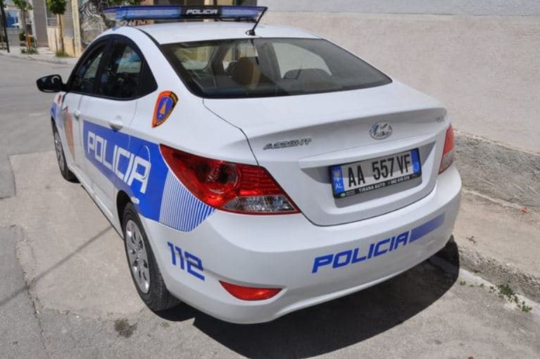  Sherr për vendosjen e shezlongëve në plazh, 3 persona dhunojnë 64-vjeçarin në Shkodër