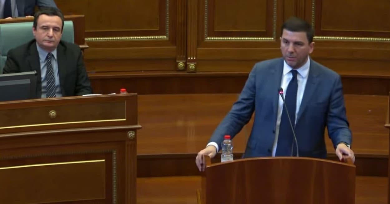 Krasniqi sfidon Kurtin: E lehtë të flasësh nga Prishtina! Eja të hyjmë bashkë te zyrat e kryetarëve të komunave