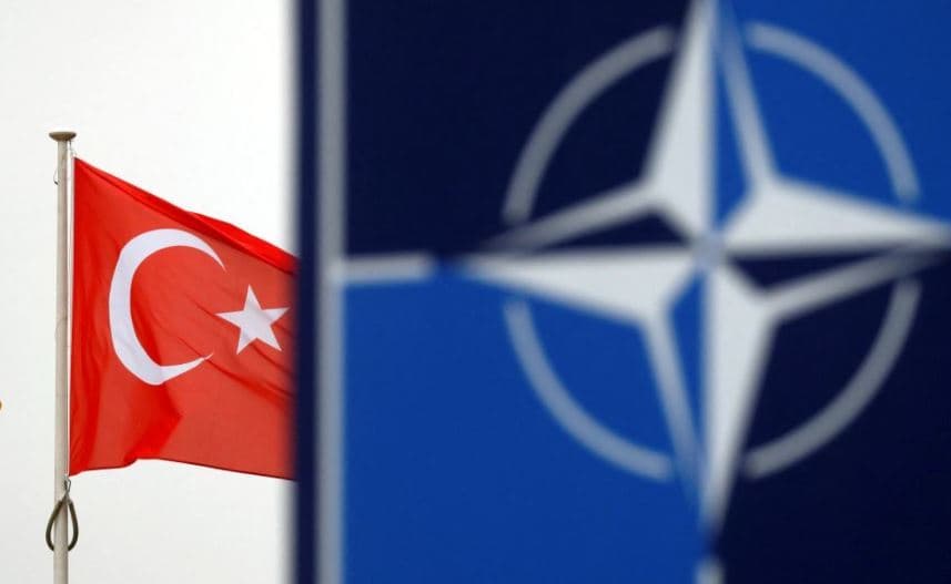 NATO i bën presion Turqisë që të miratojë anëtarësimin e Suedisë në aleancë