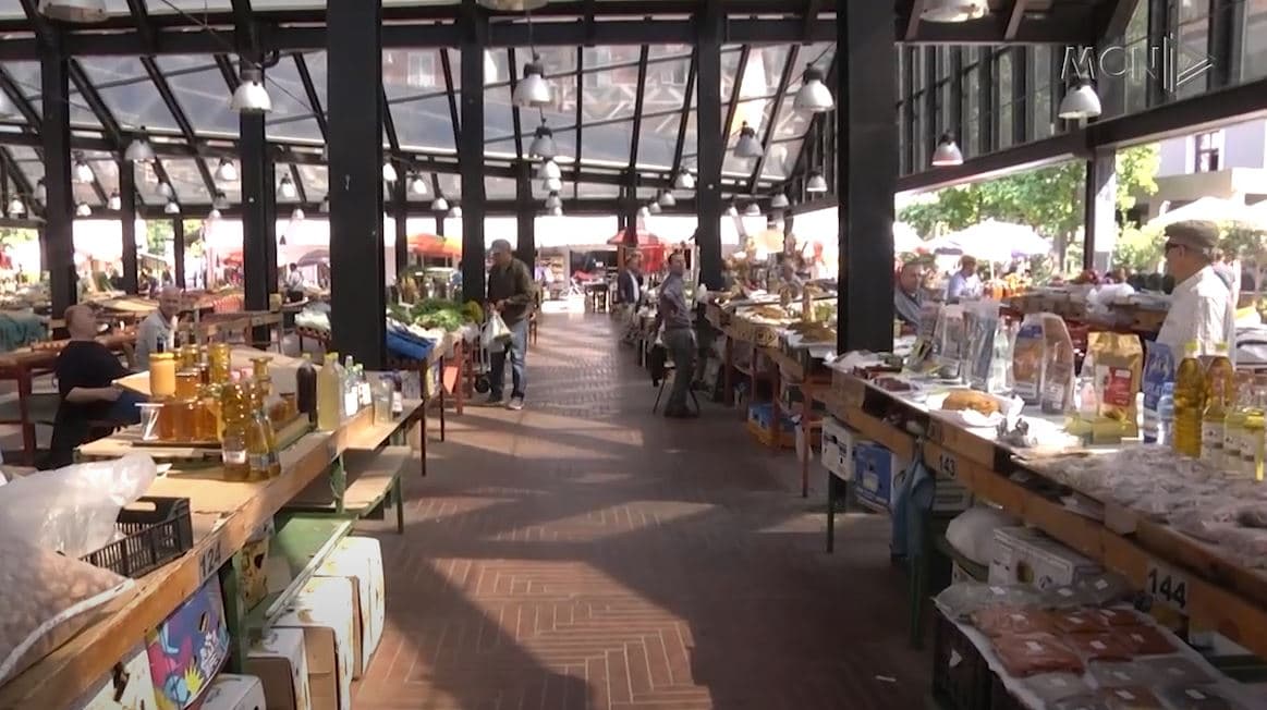 Bie me 70% numri i blerësve, shitësit në Tiranë: Nuk po mbulojmë dot shpenzimet (VIDEO)