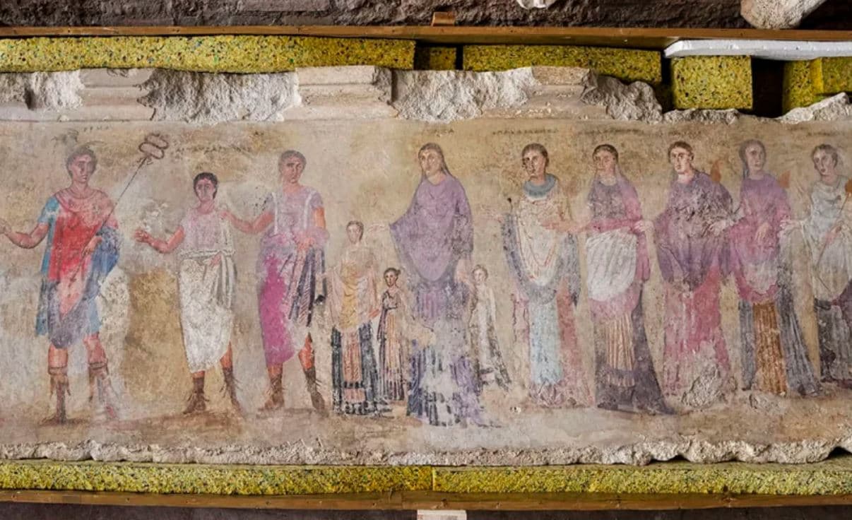 Rreth 750 artefaktesh të grabitura nga tregtari britanik, u kthyen në Itali