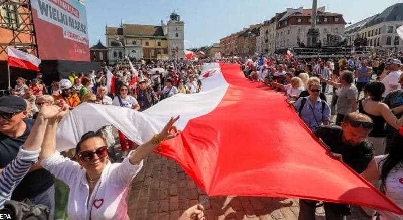 Dhjetëra mijëra persona protestojnë kundër Qeverisë polake, duan ndryshim