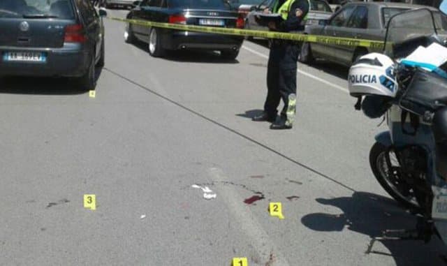 Makina përplas këmbësorin në Lezhë, i plagosuri dërgohet në spital