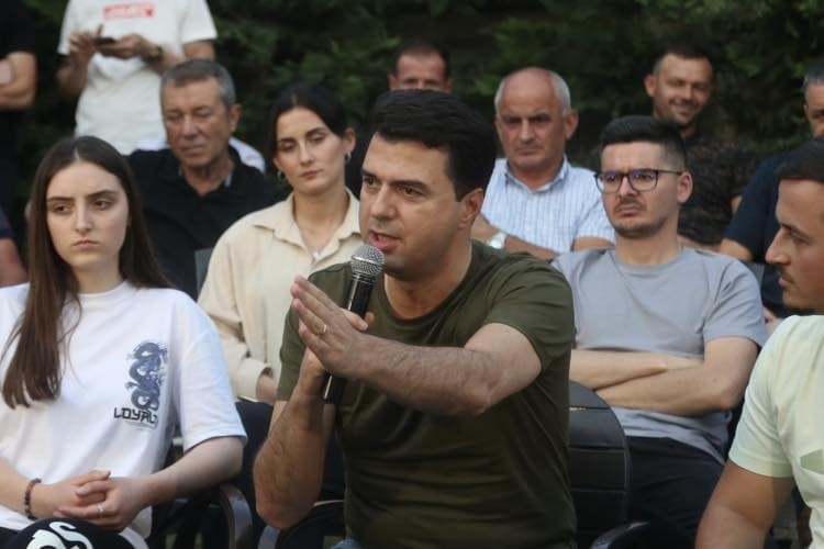 Basha: Të tregohet pasuria e çdo politikani, le të fillohet me mua