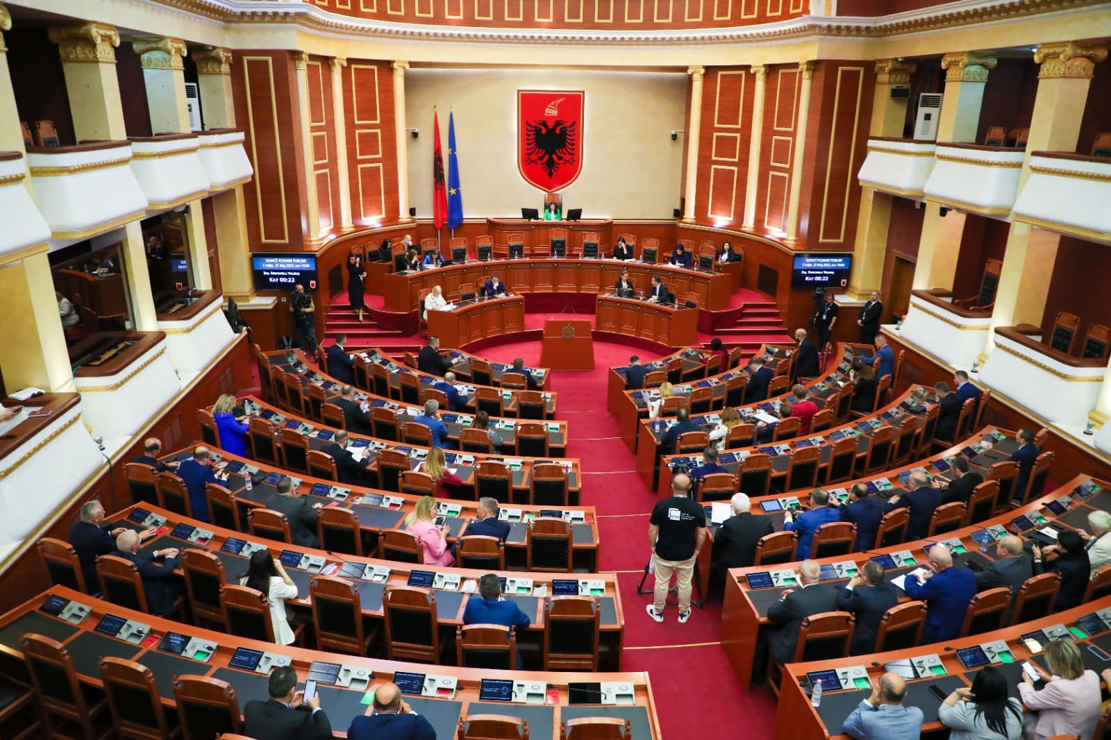 Mblidhet Kuvendi/ Diskutime për çështje të evidentuara nga zgjedhësit