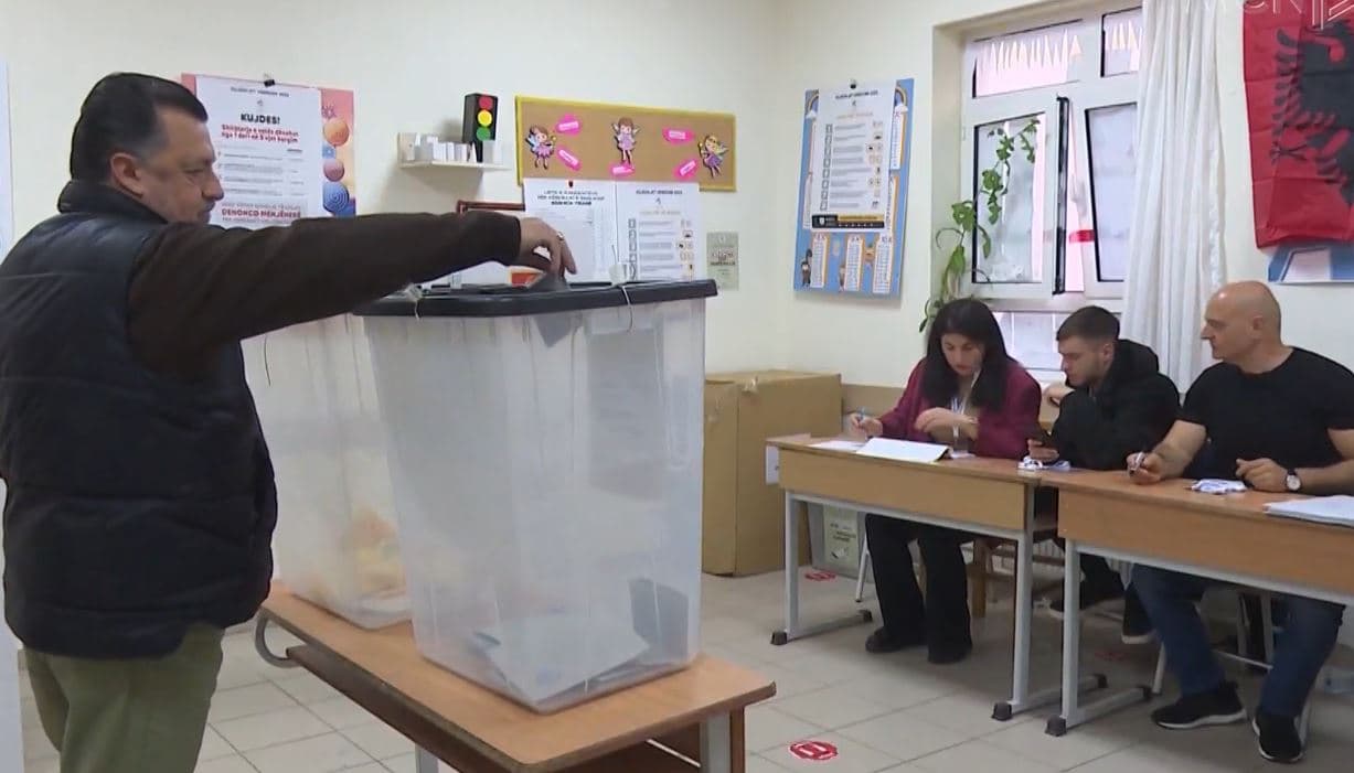 Rrogozhina i mbetet socialistëve, bashkia e Belshit drejt rinumërimit të votave
