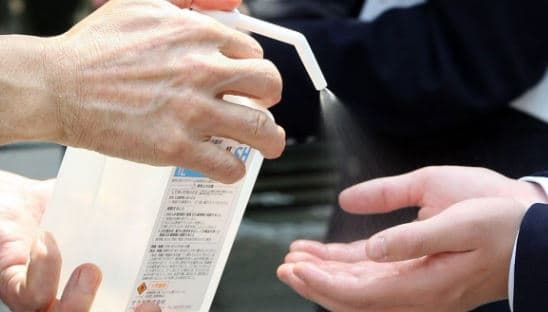 Dezinfektuesit e përdorur kundër Covid mund të bëjnë më shumë dëm sesa mirë