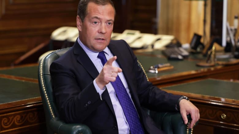 Medvedev: Zelensky do të përfundojë i varur në shesh si Duçja
