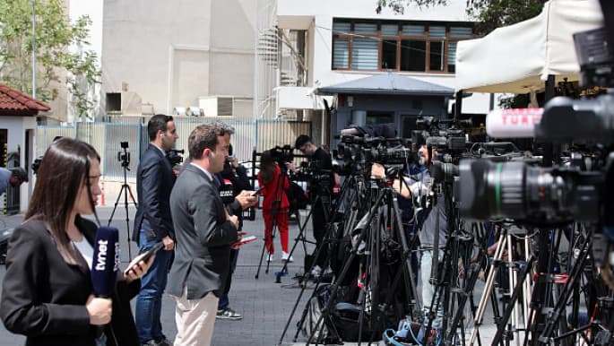 Gjoba televizioneve opozitare në Turqi/ Sindikata e gazetarëve: Shkelje e të drejtës për informim