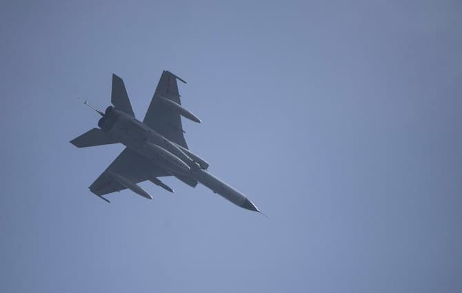 37 avionë ushtarakë kinezë mbi Tajvan, aktivizohet sistemi i mbrojtjes