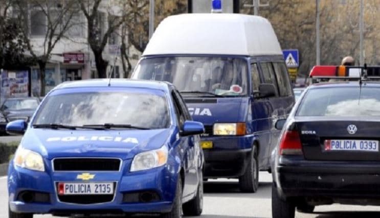 Theu masën e sigurisë 'arrest në shtëpi', vihet në pranga 35-vjeçari në Korçë