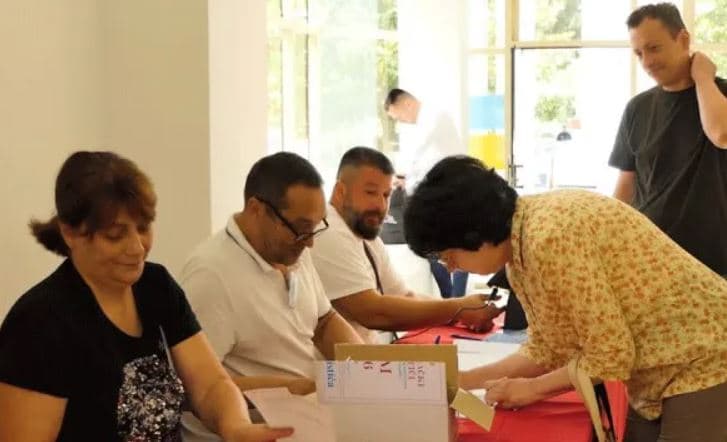 Mbyllet votimi në Mal të Zi, pjesëmarrja arrin mbi 50%