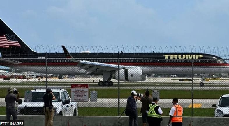 Dokumentet sekrete, Trump mbërrin në Florida për përballjen e parë me aktpadinë