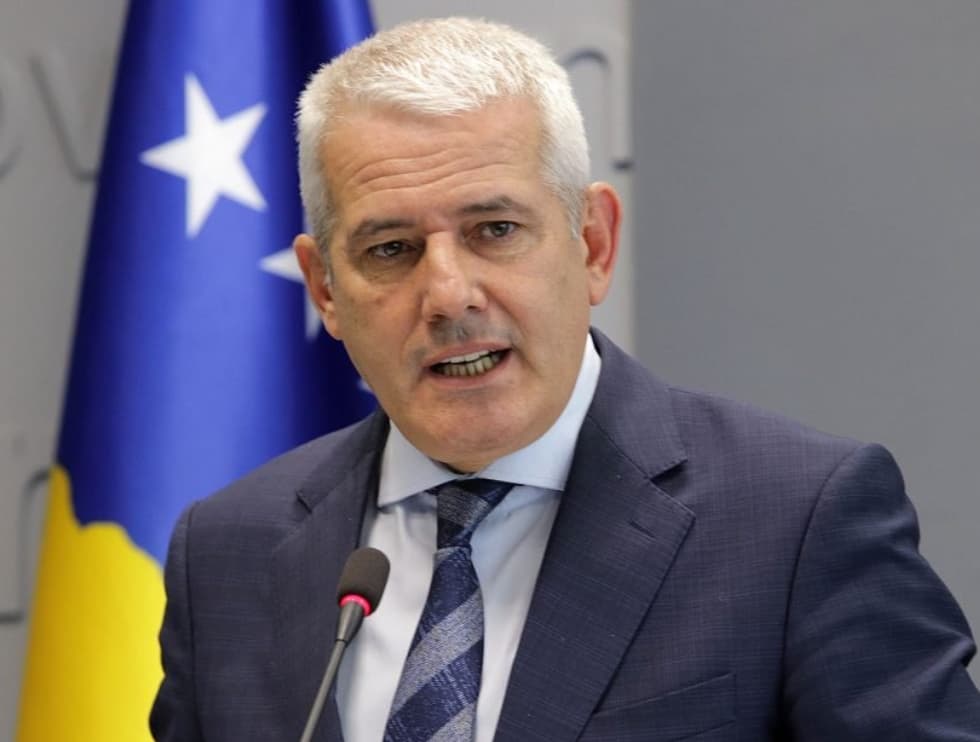 Sveçla: Arrestohet një nga organizatorët e sulmeve ndaj KFOR-it