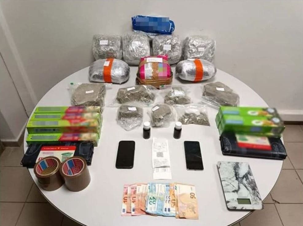 Do ta shisnin në Athinë dhe Selanik, arrestohen dy vajza shqiptare me 7 kg kanabis 
