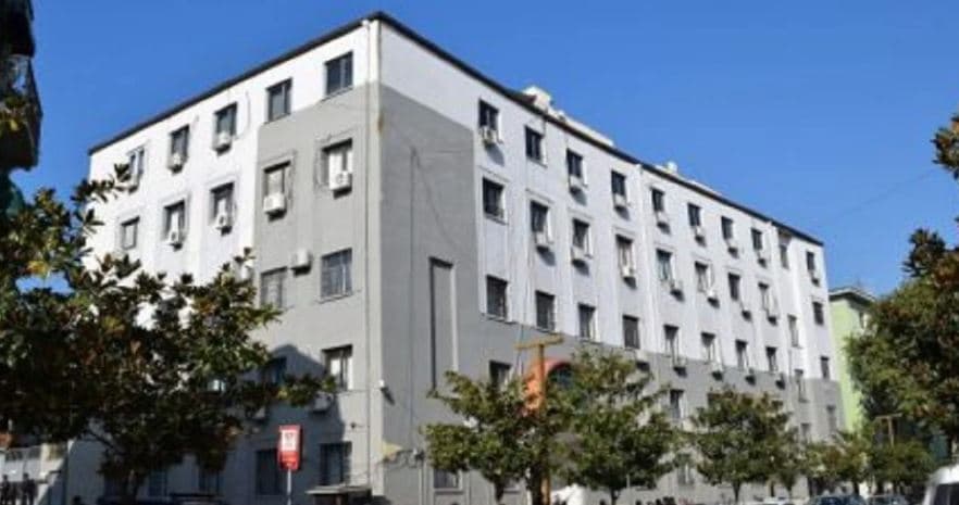 Iu gjetën afro 98 mijë euro të padeklaruara në autobus, gjykata lë në burg shoferin e linjës Bari-Durrës