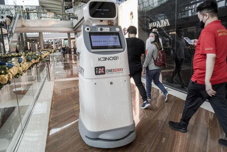 Policia e Singaporit do të vendosë robotë nëpër rrugë