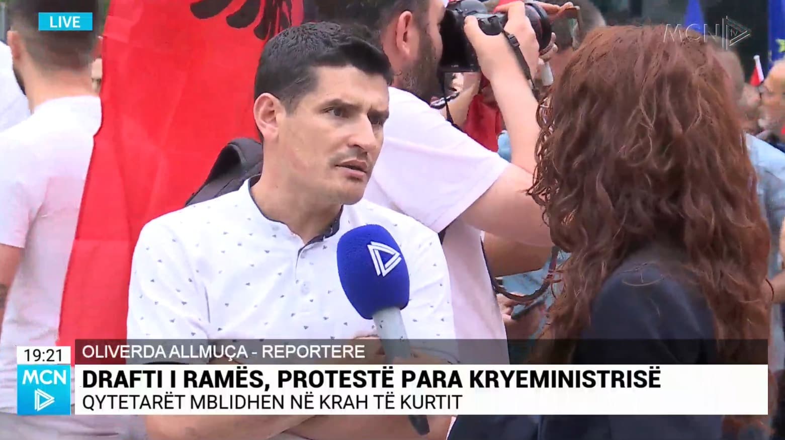 Drafti i Ramës për Asociacionin, aktivistët protestë para Kryeministrisë: Duhet ta mbështeste Kosovën dhe jo t’i binte pas qafe