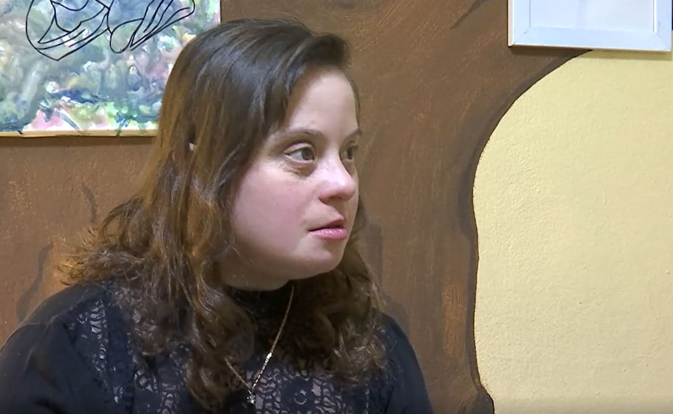 Puna që zbukuroi Marinelën/ Punësimi i personave më aftësi të kufizuar, sfida e institucioneve (VIDEO)