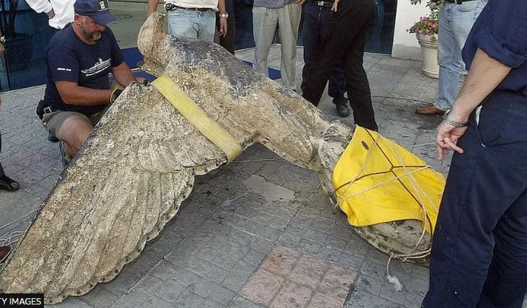 Shpëton nga shkrirja shqiponja prej bronzi e luftanijes naziste