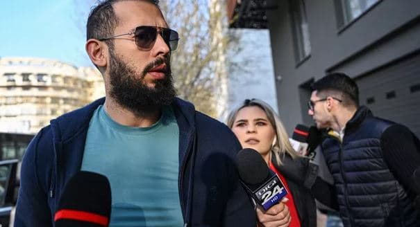 Andrew Tate akuzohet për trafikim të qenieve njerëzore dhe përdhunim