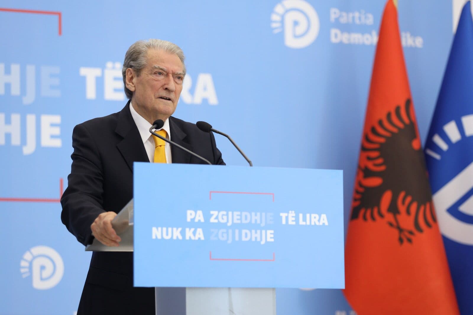 Berisha: Inkursion me urdhër të Ramës në Manzë, dhuna solli një viktimë në kampin e muxhahedinëve