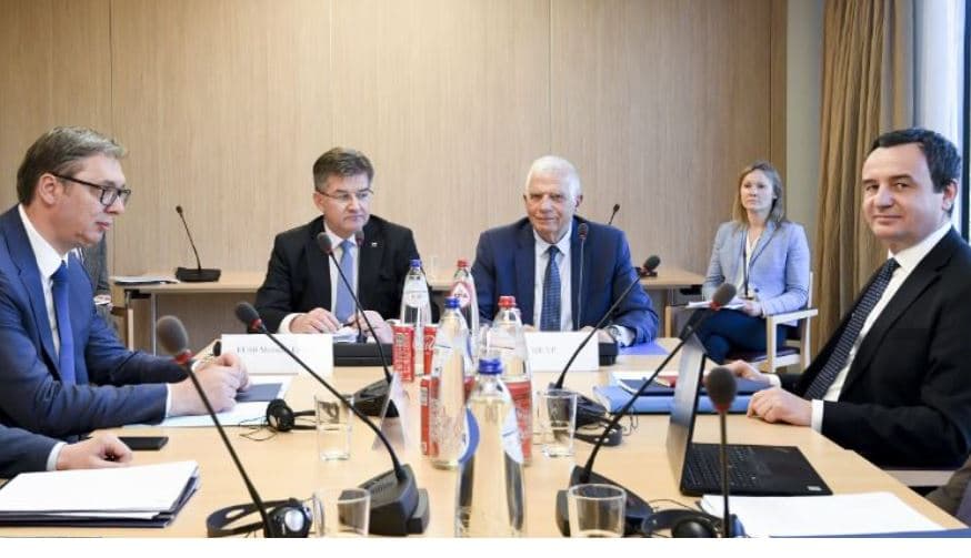 Borrell: Kurti dhe Vuçiç janë thirrur në takim për të gjetur rrugën e daljes nga kriza aktuale