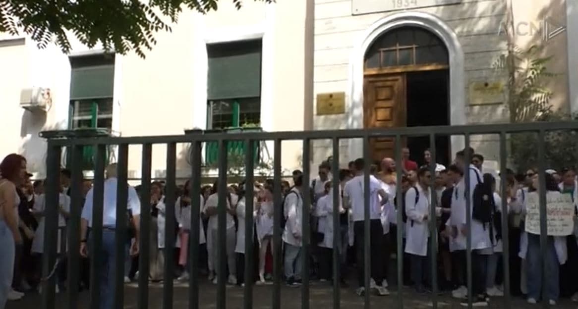 Studentët e Mjekësisë, 5 kërkesa Kushit: Vijojmë protestat, nëse nuk tërheqin draftin