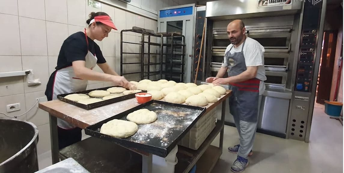 Sekretet e një bukëpjekësi/ Prej 30 vitesh, Altin Pojanakun bën “bukën masive”