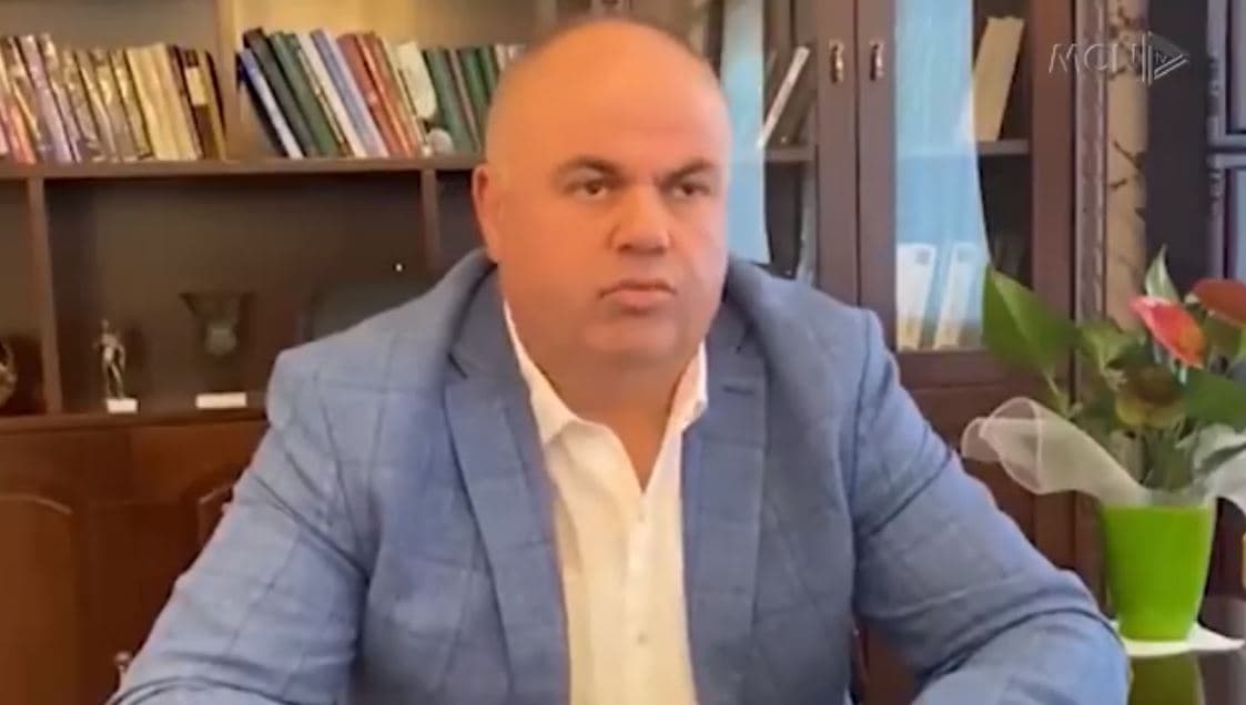 Gjici në pranga për dy akuza/ Rrezikon deri në 12 vite burg, nën arrest edhe vajza