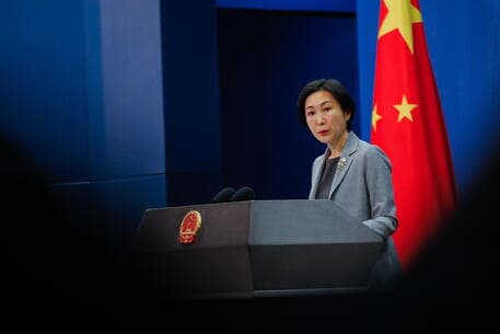Kina: Mbajmë komunikim të ngushtë me Rusinë në të gjitha nivelet