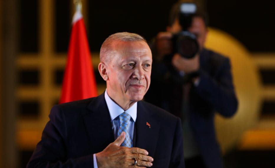 Bisedë telefonike Mitsotakis-Erdogan, bien dakord për takim 