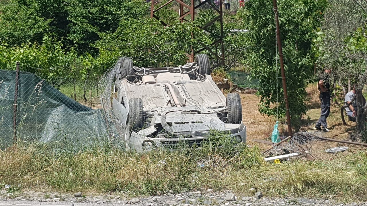 Del nga rruga makina në Librazhd, plagosen 6 persona, dy fëmijë