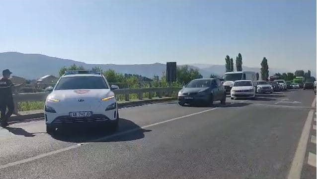 Aksident i trefishtë në Lezhë, devijohet qarkullimi