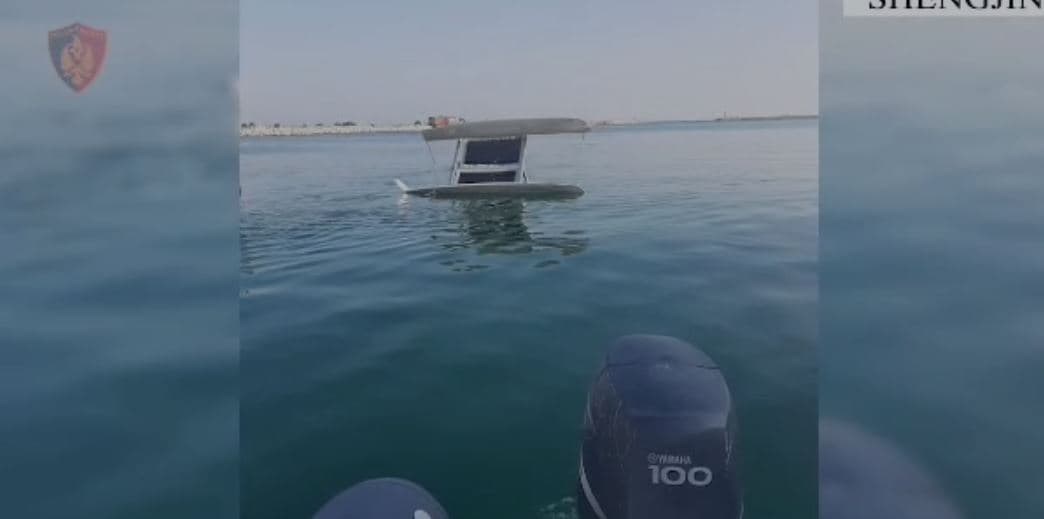 Varka me vela përmbyset në Shëngjin, turisti italian përfundon në det të hapur/ Ndërhyn Policia Kufitare