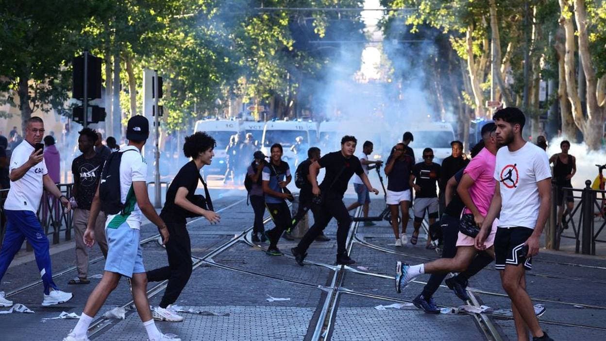 Mbi 3 mijë të ndaluar në Francë, bashkiakët thirrje për mobilizim kundër trazirave