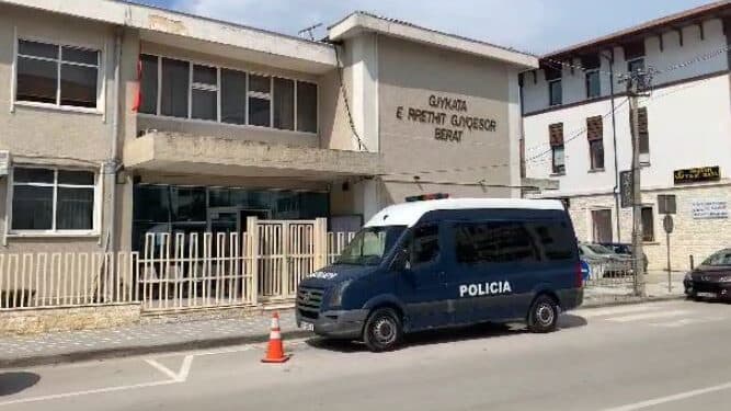Nën akuzë për abuzim me nipin, prokuroria kërkon 15 vjet burg për 46-vjeçarin 