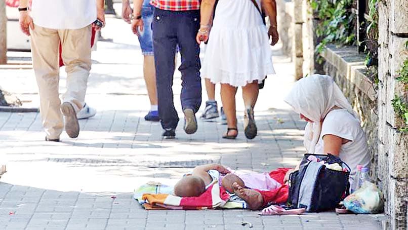 Shfrytëzonte fëmijën 7 muajsh për të lypur, në hetimin 24-vjeçarja në Elbasan