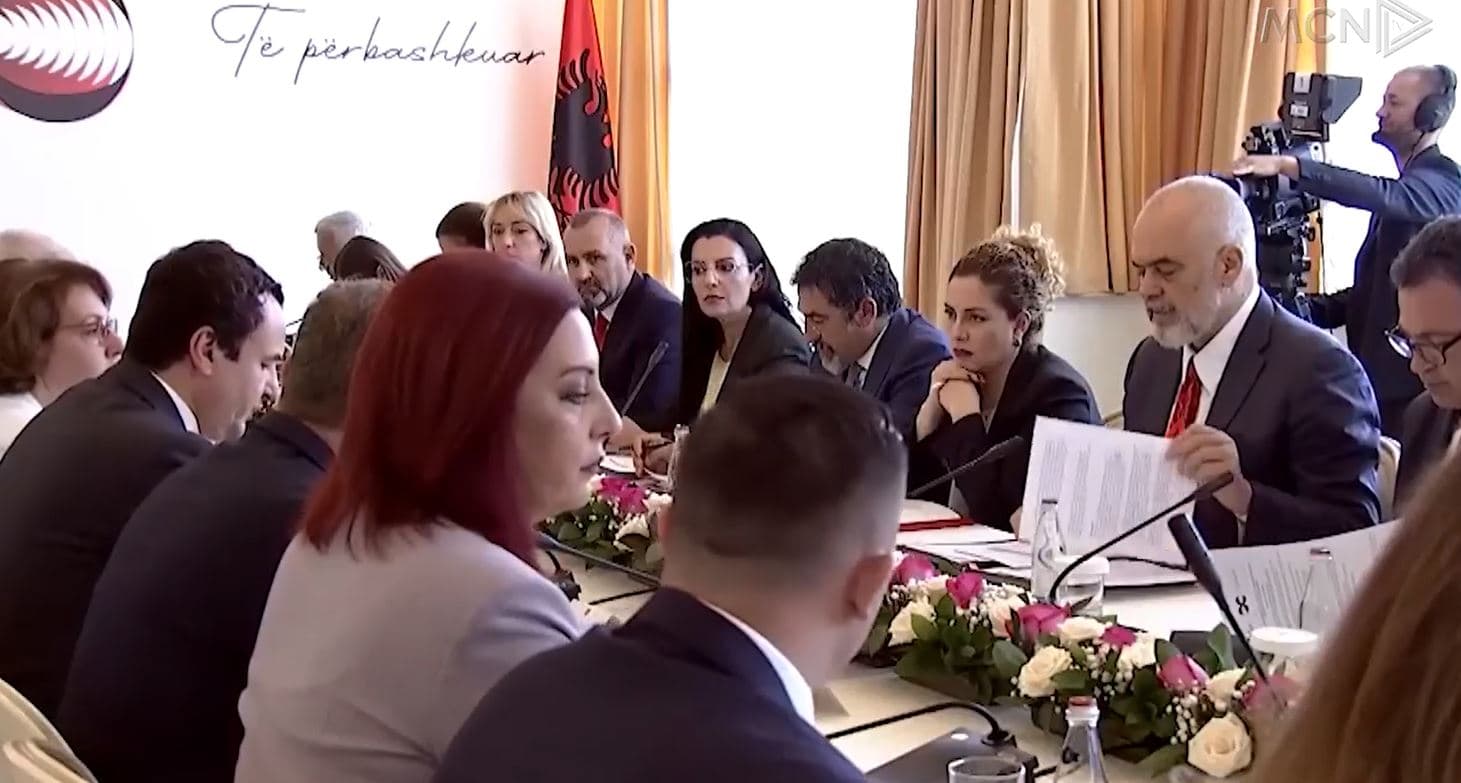Kurti i vë kushte Ramës/ Kryeministri: Do flas në Prishtinë (VIDEO)