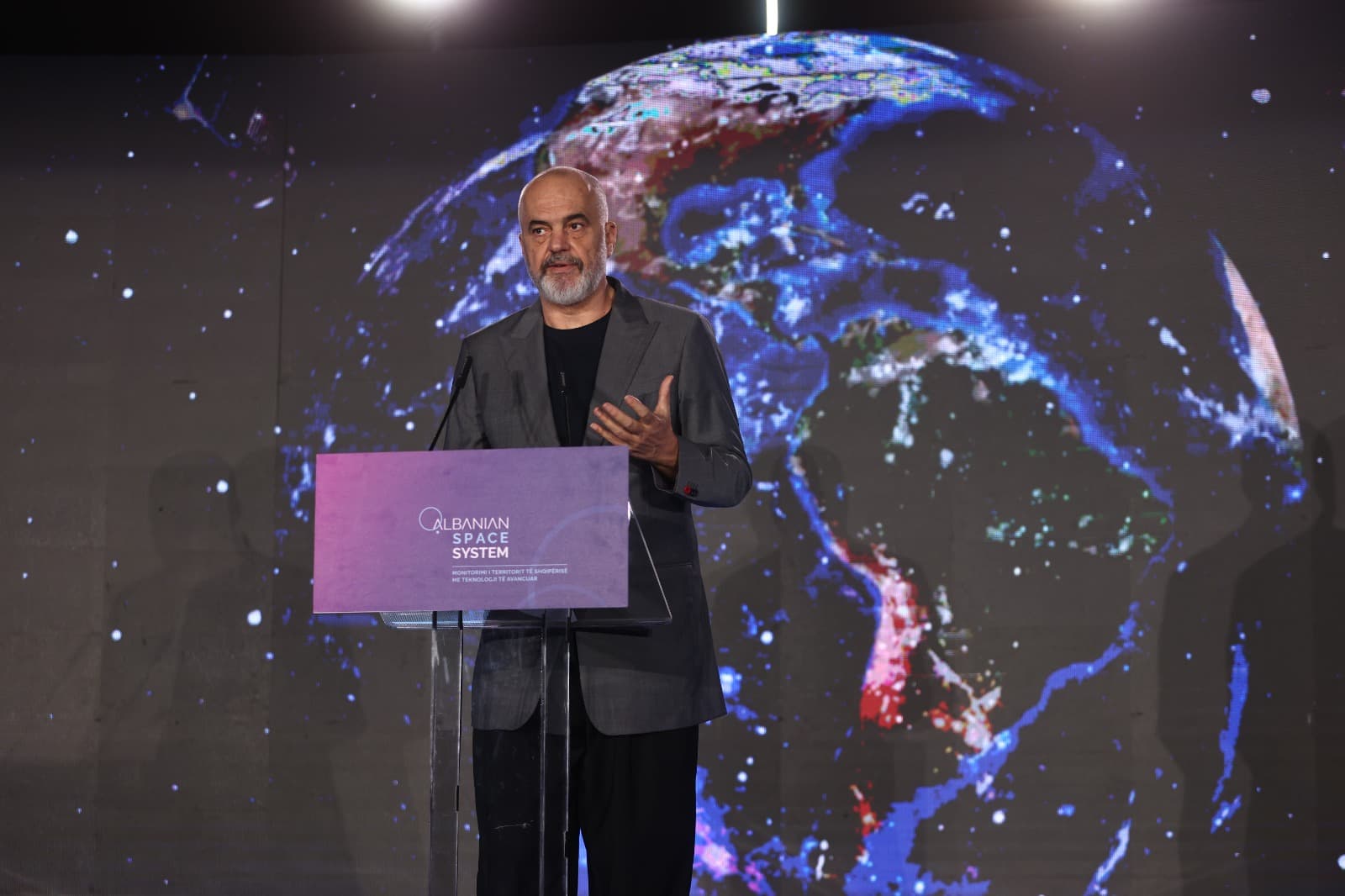 Prezantohen produktet e para të “Shërbimit Satelitor”/ Rama: Kompania hapësinore vuri edhe 8 satelitë, i pamundur korrupsioni