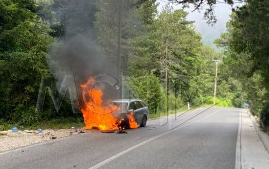 Merr flakë në lëvizje automjeti në Llogara