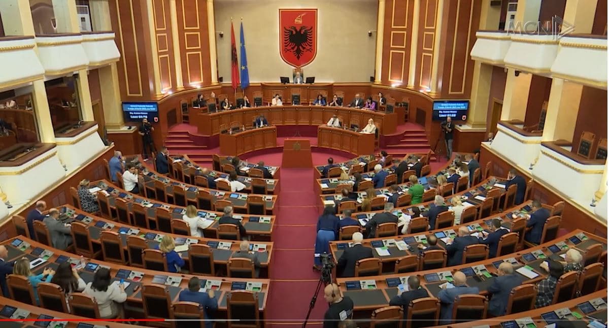 Qeveria ‘nxiton’ për ligjin e studentëve/ Me procedurë të përshpejtuar, miratohet më 20 korrik (VIDEO)