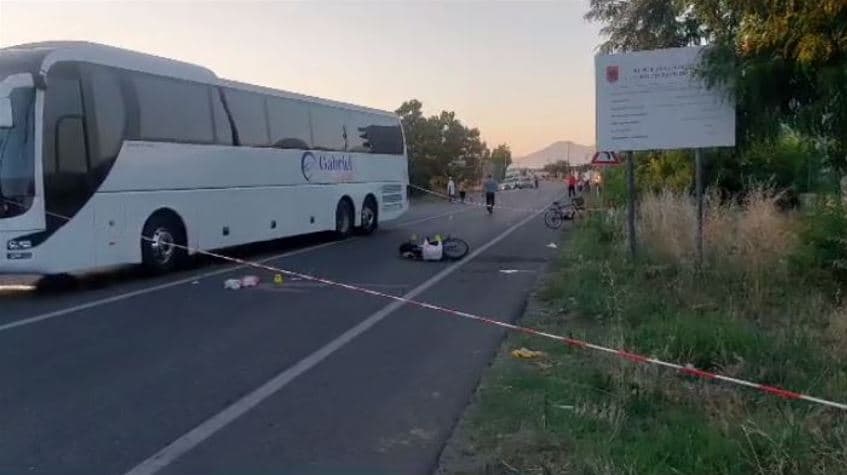 Autobusi përplaset me motorin në Shkodër-Koplik, dy persona të plagosur rëndë